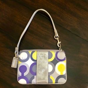 💟 Coach Julia Op Art Small Wristlet